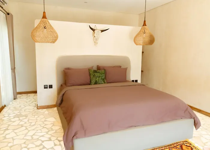 Hotel El Campo Mushroom *